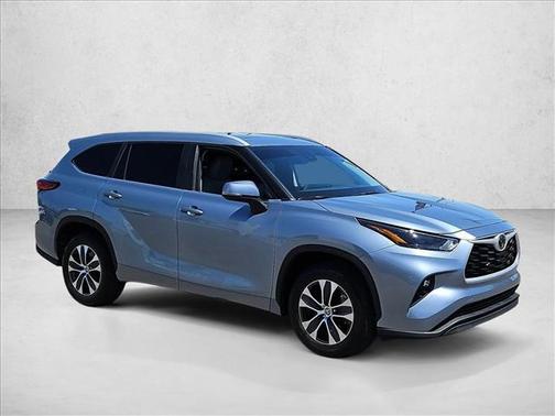 Moon Dust 2023 Toyota Highlander XLE