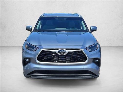 Moon Dust 2023 Toyota Highlander XLE