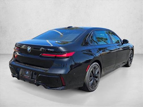 2025 BMW 740 740i