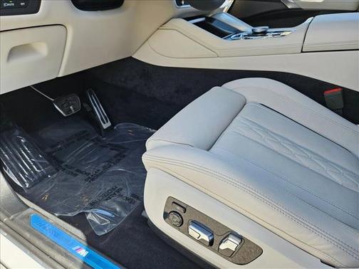 Mineral White Metallic 2026 BMW X6 xDrive40i