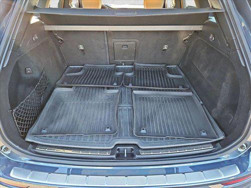 Denim Blue Metallic 2022 Volvo XC60 Recharge Plug-In Hybrid T8 Inscription