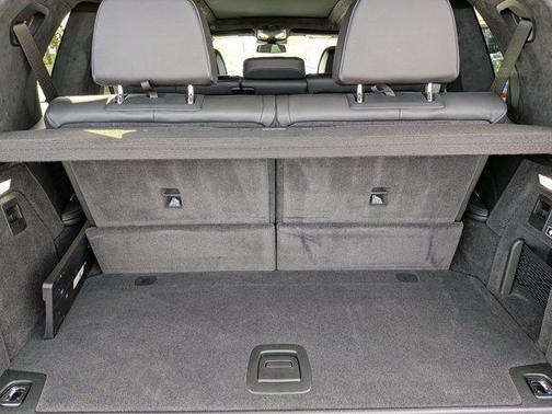 Carbon Black Metallic 2026 BMW X7 xDrive40i