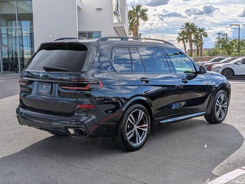 Carbon Black Metallic 2026 BMW X7 xDrive40i