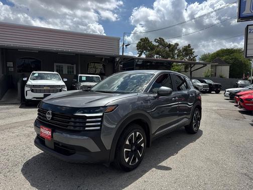 Gun Metallic 2025 Nissan Kicks SV