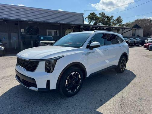 Glacial White Pearl 2024 Kia Sorento S