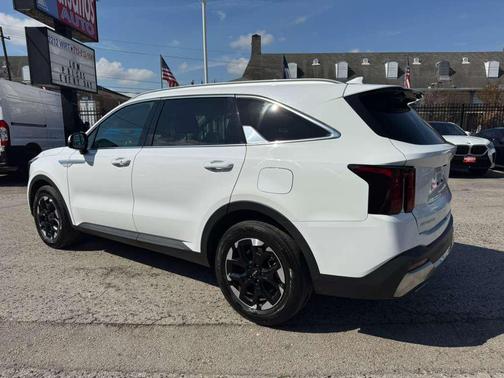 Glacial White Pearl 2024 Kia Sorento S