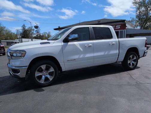 Ivory White Tri-Coat Pearlcoat 2023 RAM 1500 Laramie