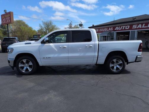 Ivory White Tri-Coat Pearlcoat 2023 RAM 1500 Laramie