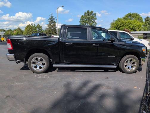 Diamond Black Crystal Pearlcoat 2023 RAM 1500 Big Horn/Lone Star