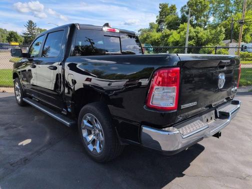 Diamond Black Crystal Pearlcoat 2023 RAM 1500 Big Horn/Lone Star