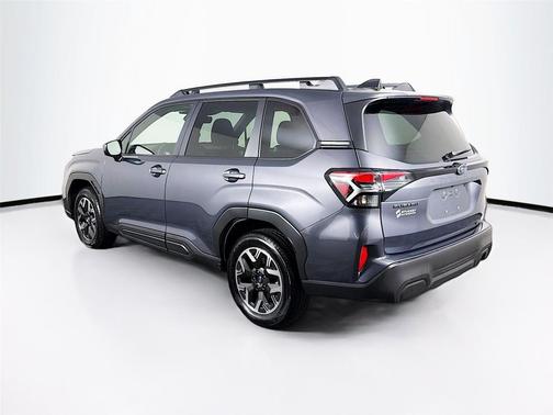 Magnetite Gray Metallic 2025 Subaru Forester Premium