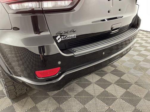 2022 Jeep Grand Cherokee Laredo