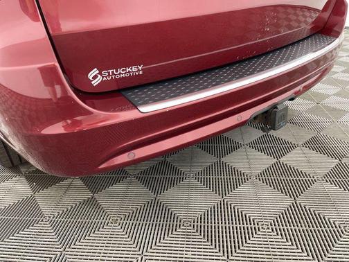 2014 Chrysler Town & Country Touring-L