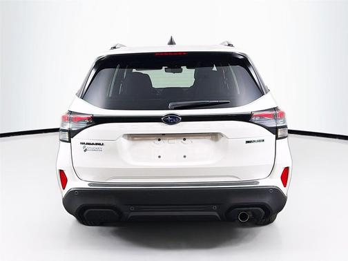 Crystal White Pearl 2025 Subaru Forester Touring
