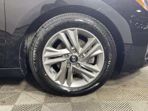 2019 Hyundai ELANTRA Value Edition