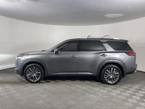 2022 Nissan Pathfinder SL 4WD