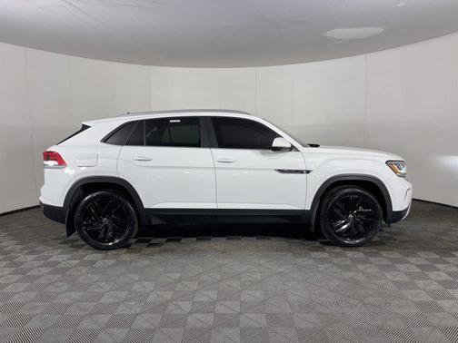 2023 Volkswagen Atlas Cross Sport 2.0T SE w/Technology 4MOTION