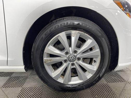 2018 Volkswagen Golf TSI SE