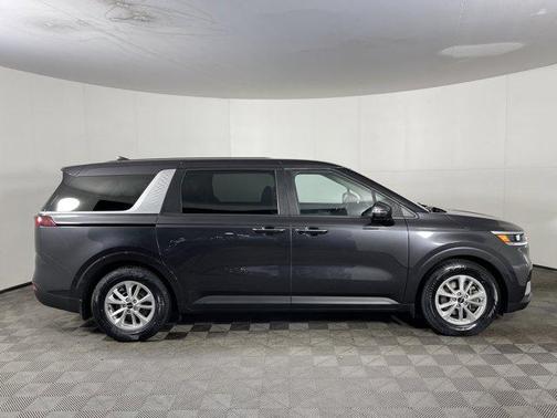 2023 Kia Carnival LX