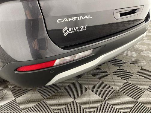 2023 Kia Carnival LX