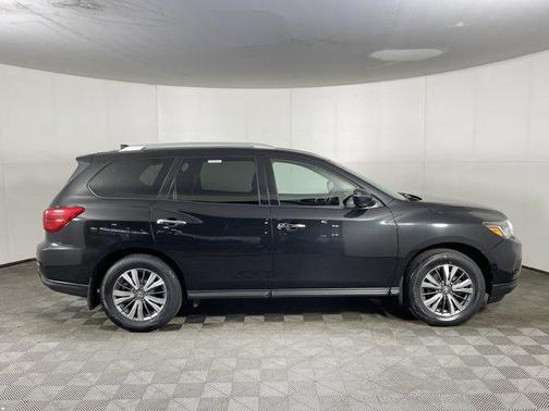2019 Nissan Pathfinder S
