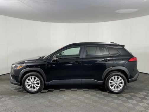 2025 Toyota Corolla Cross LE