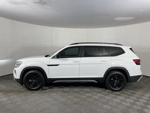 2024 Volkswagen Atlas 2.0T SE w/Technology 4MOTION