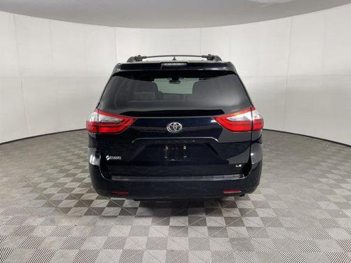 2020 Toyota Sienna LE