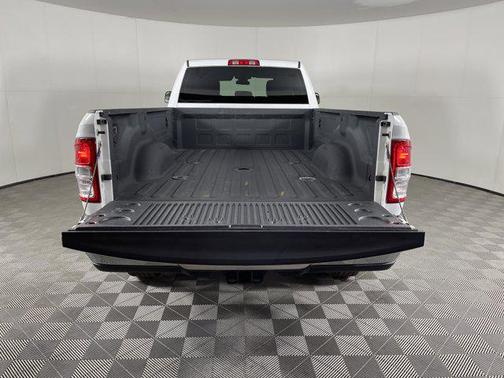 2021 RAM 3500 Big Horn Crew Cab 4x4 8' Box