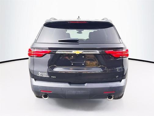 Mosaic Black Metallic 2022 Chevrolet Traverse LT Leather
