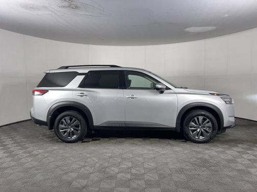 2024 Nissan Pathfinder SV 4WD