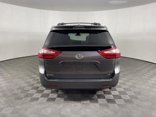 2019 Toyota Sienna LE