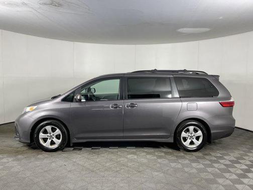 2019 Toyota Sienna LE