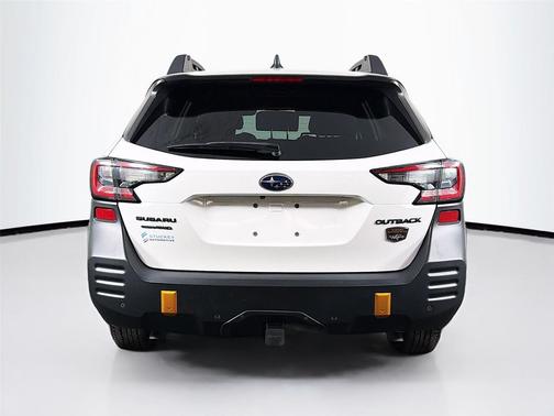 Crystal White Pearl 2023 Subaru Outback Wilderness