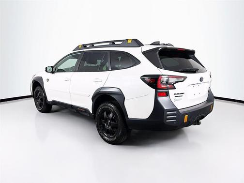 Crystal White Pearl 2023 Subaru Outback Wilderness