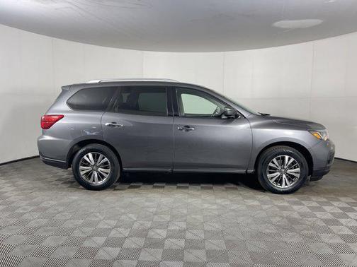 2019 Nissan Pathfinder SV