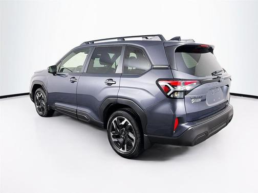 Magnetite Gray Metallic 2025 Subaru Forester Limited