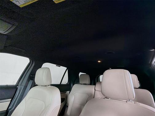Magnetic 2018 Ford Explorer XLT