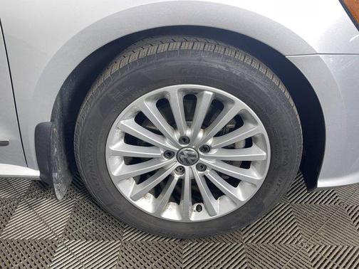 2016 Volkswagen Passat 1.8T SE