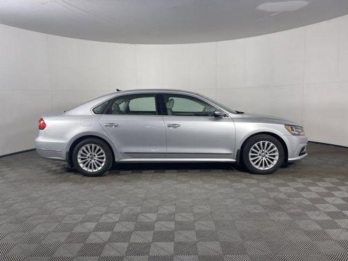 2016 Volkswagen Passat 1.8T SE