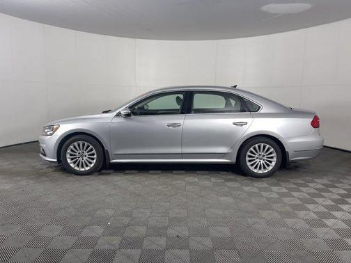 2016 Volkswagen Passat 1.8T SE