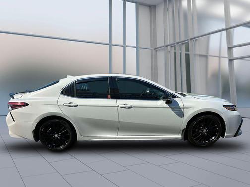 Ice 2024 Toyota Camry Hybrid SE