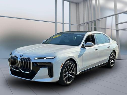 White Metallic 2025 BMW 740 xDrive