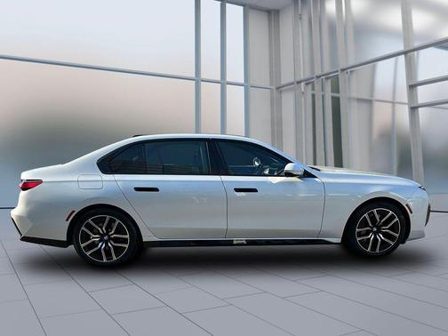 White Metallic 2025 BMW 740 xDrive