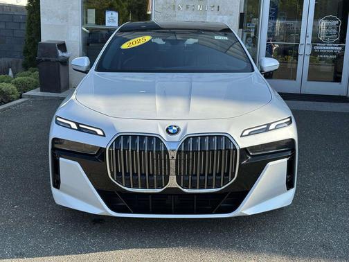 White Metallic 2025 BMW 740 xDrive