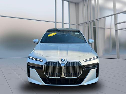 White Metallic 2025 BMW 740 xDrive