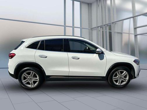 Digital White Metallic 2022 Mercedes-Benz GLA 250 4MATIC