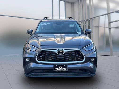 2022 Toyota Highlander LE
