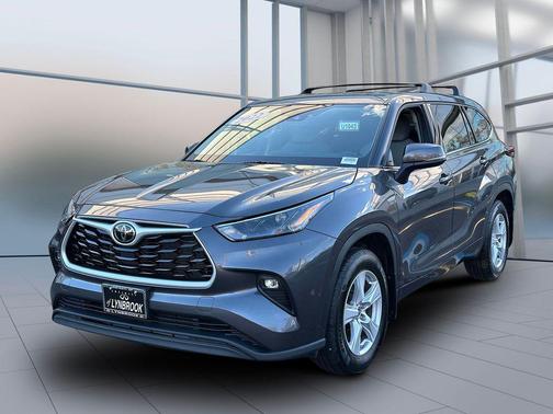 2022 Toyota Highlander LE