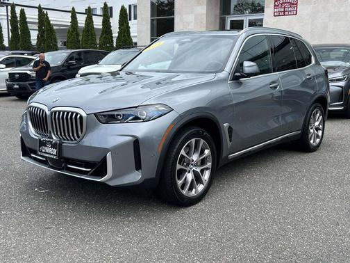 Gray Metallic 2024 BMW X5 xDrive40i